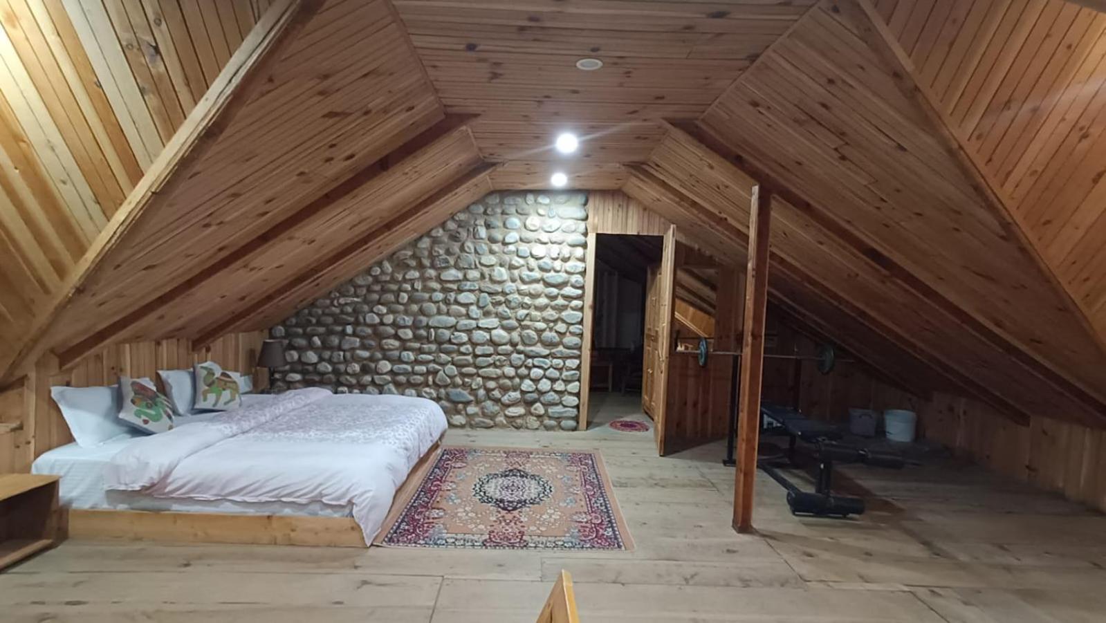 Ishan Log Huts-A Boutique Home Stay Banjār Kültér fotó
