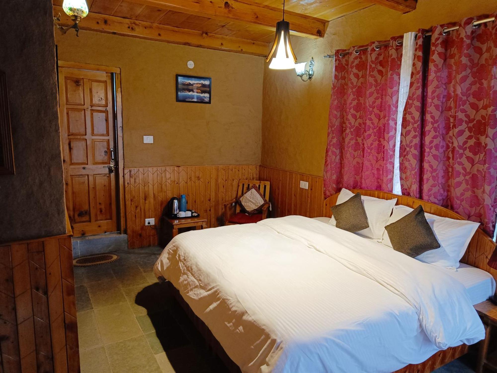 Ishan Log Huts-A Boutique Home Stay Banjār Kültér fotó