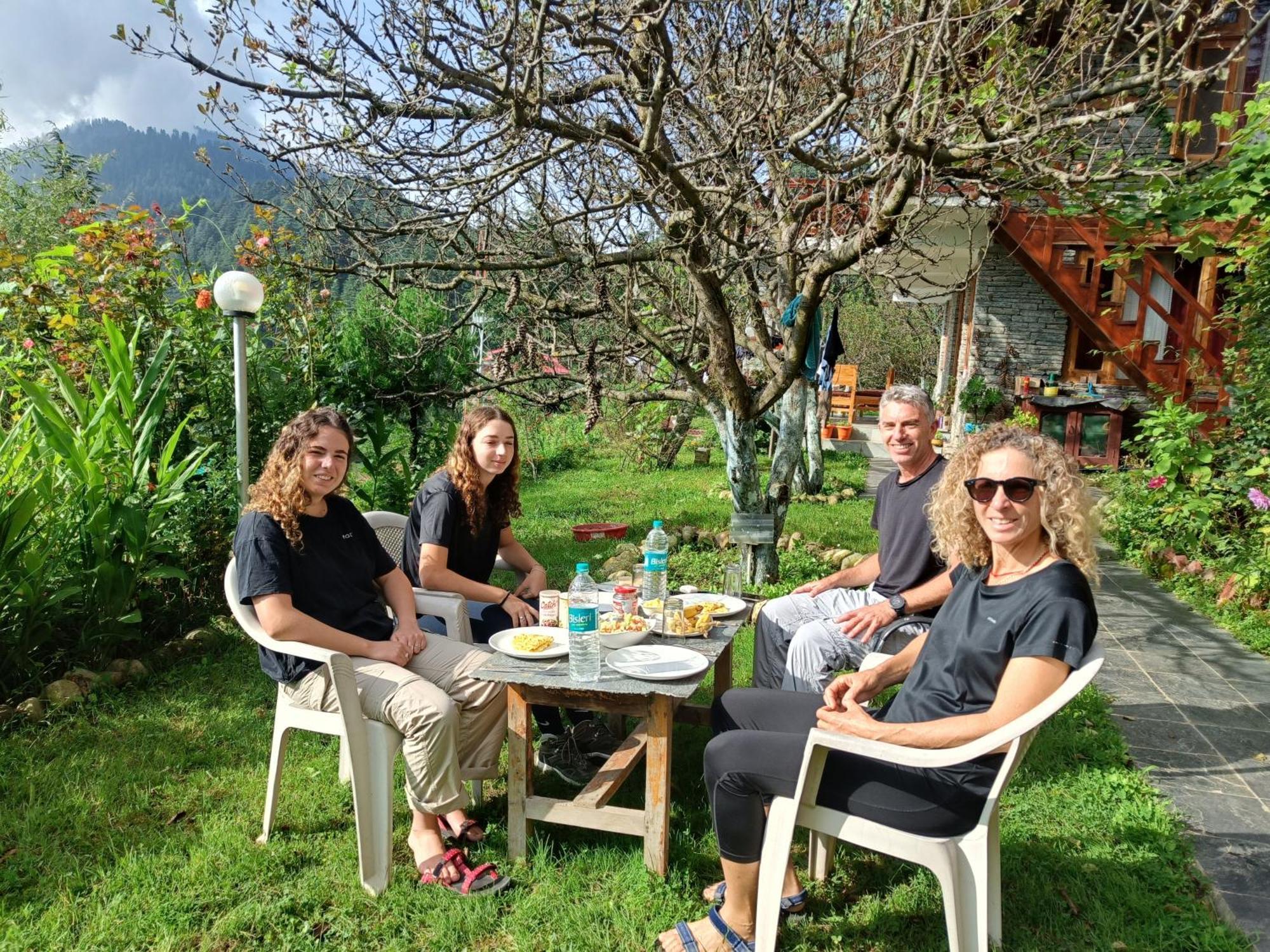Ishan Log Huts-A Boutique Home Stay Banjār Kültér fotó