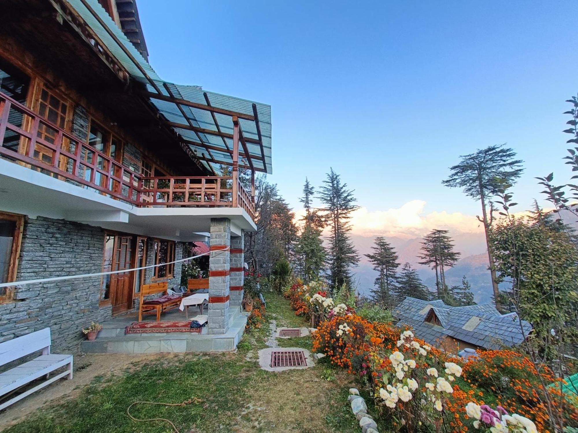 Ishan Log Huts-A Boutique Home Stay Banjār Kültér fotó
