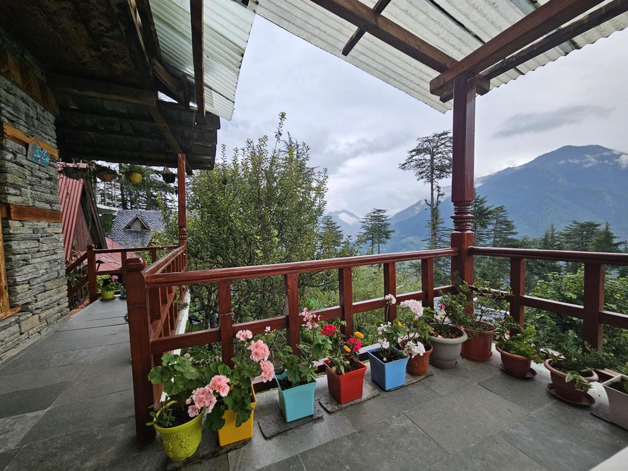 Ishan Log Huts-A Boutique Home Stay Banjār Kültér fotó